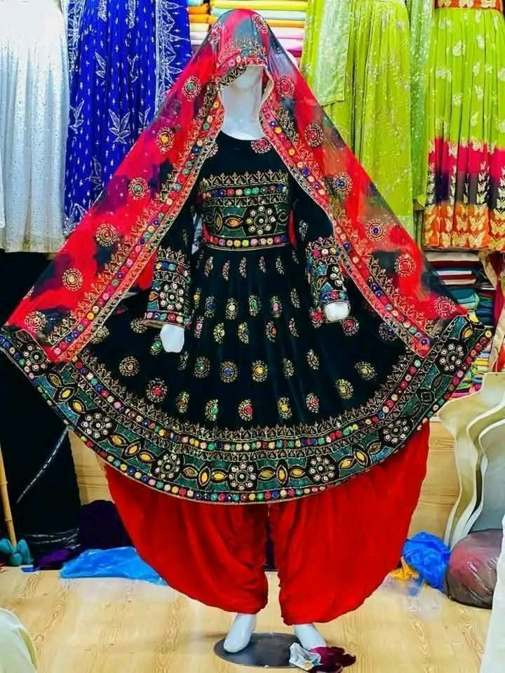 رخت پلورنځی الحاج قاری زیارت ګل (غیور)