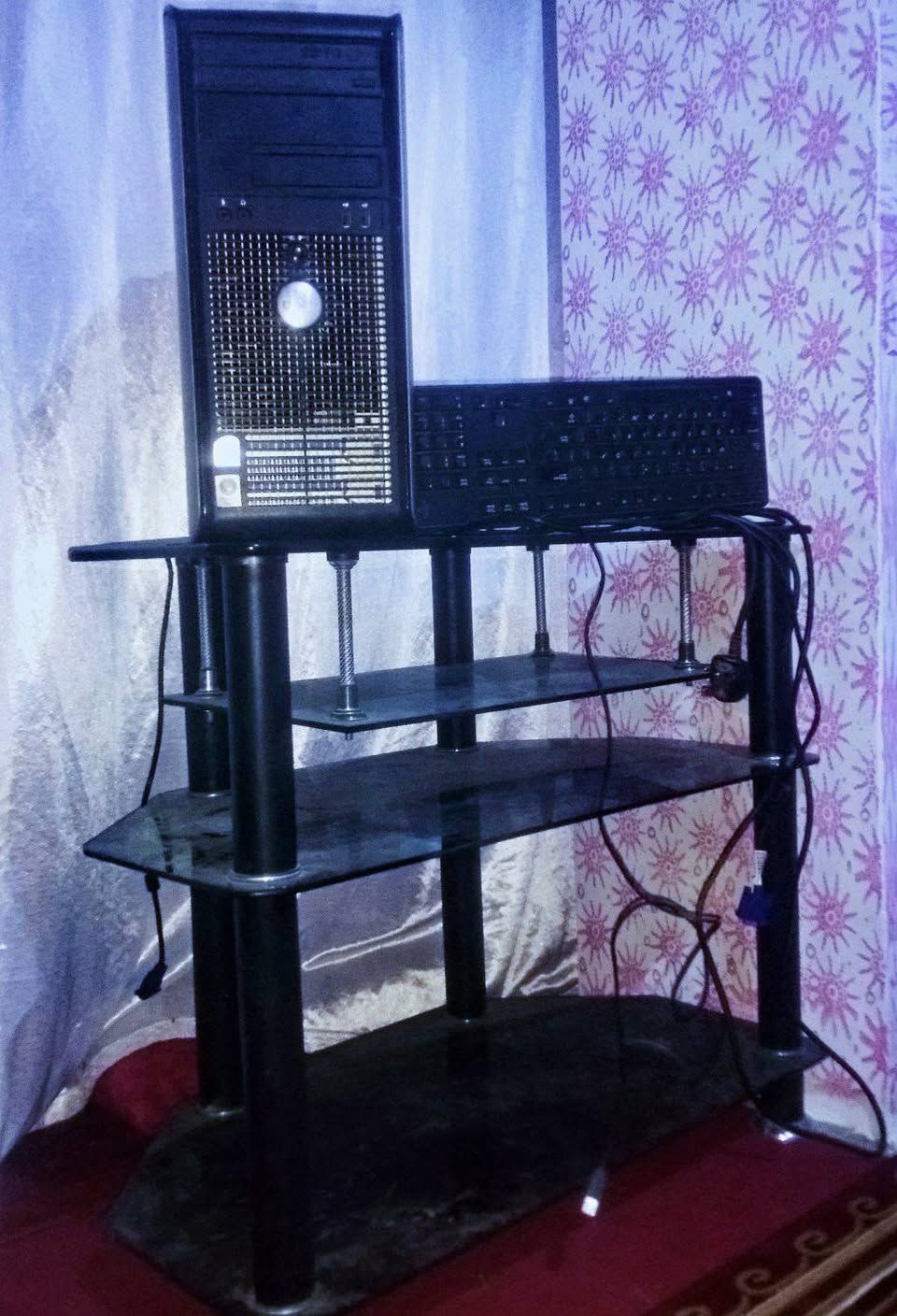 یک عدد دسکتاپ مادل صرف سپیو