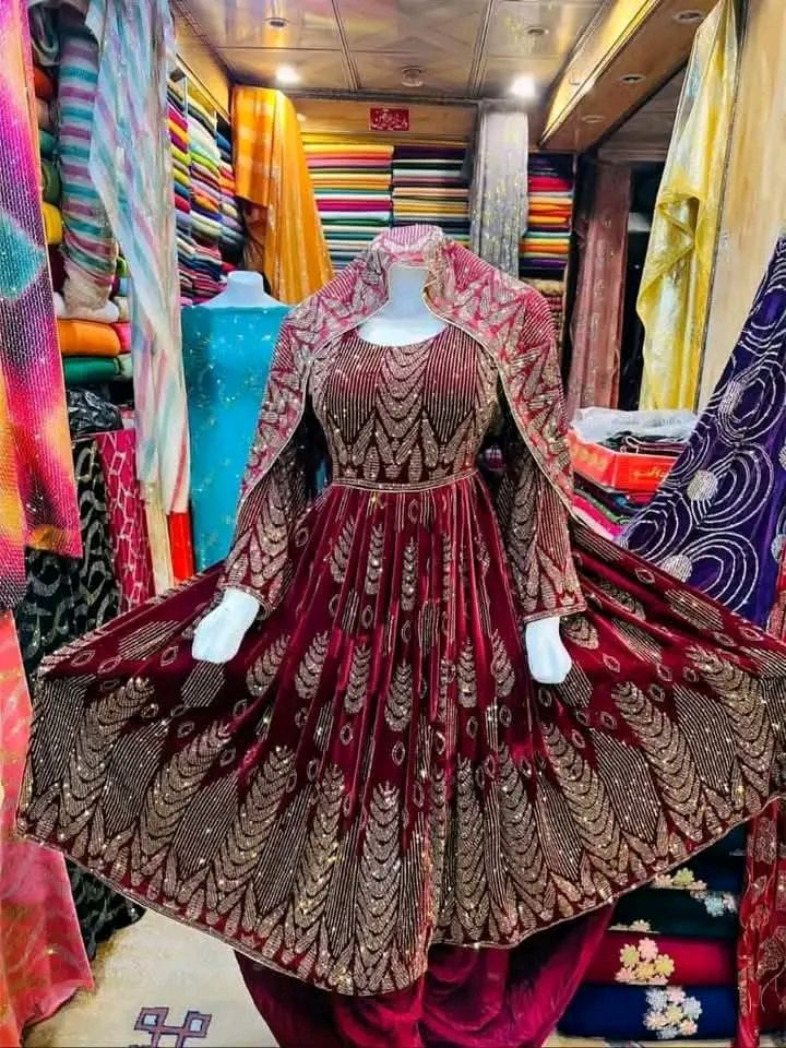 رخت پلورنځی الحاج قاری زیارت ګل (غیور)