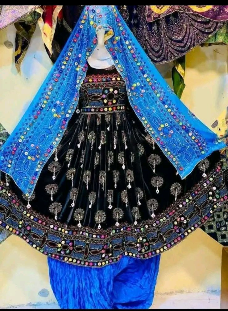 رخت پلورنځی الحاج قاری زیارت ګل (غیور)