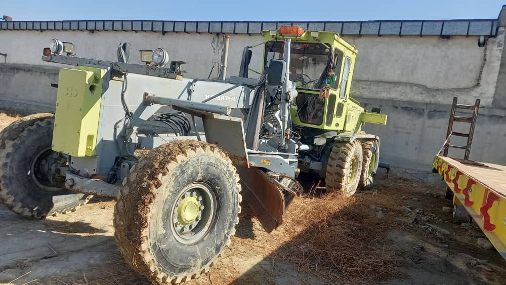 راننده گریدر کاترپیلار هستم با سابقه 15سال کاری هر