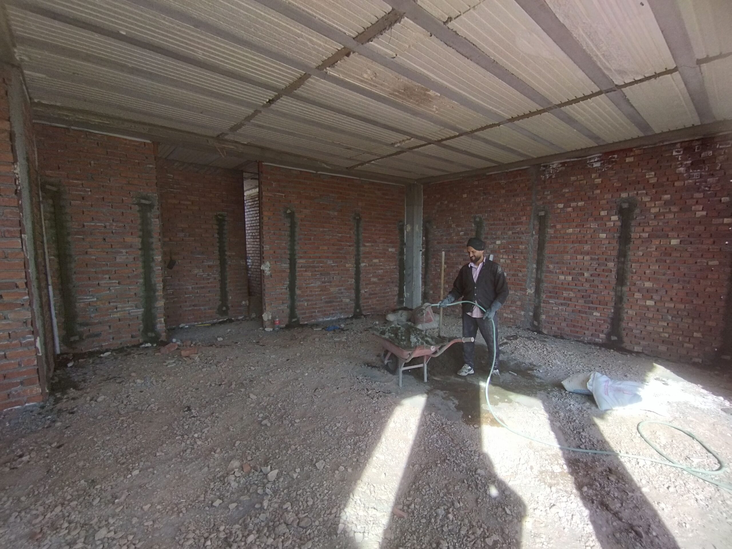 اوستا کار قالب بند سیم بند هستم جوشکاری سیار هم دا