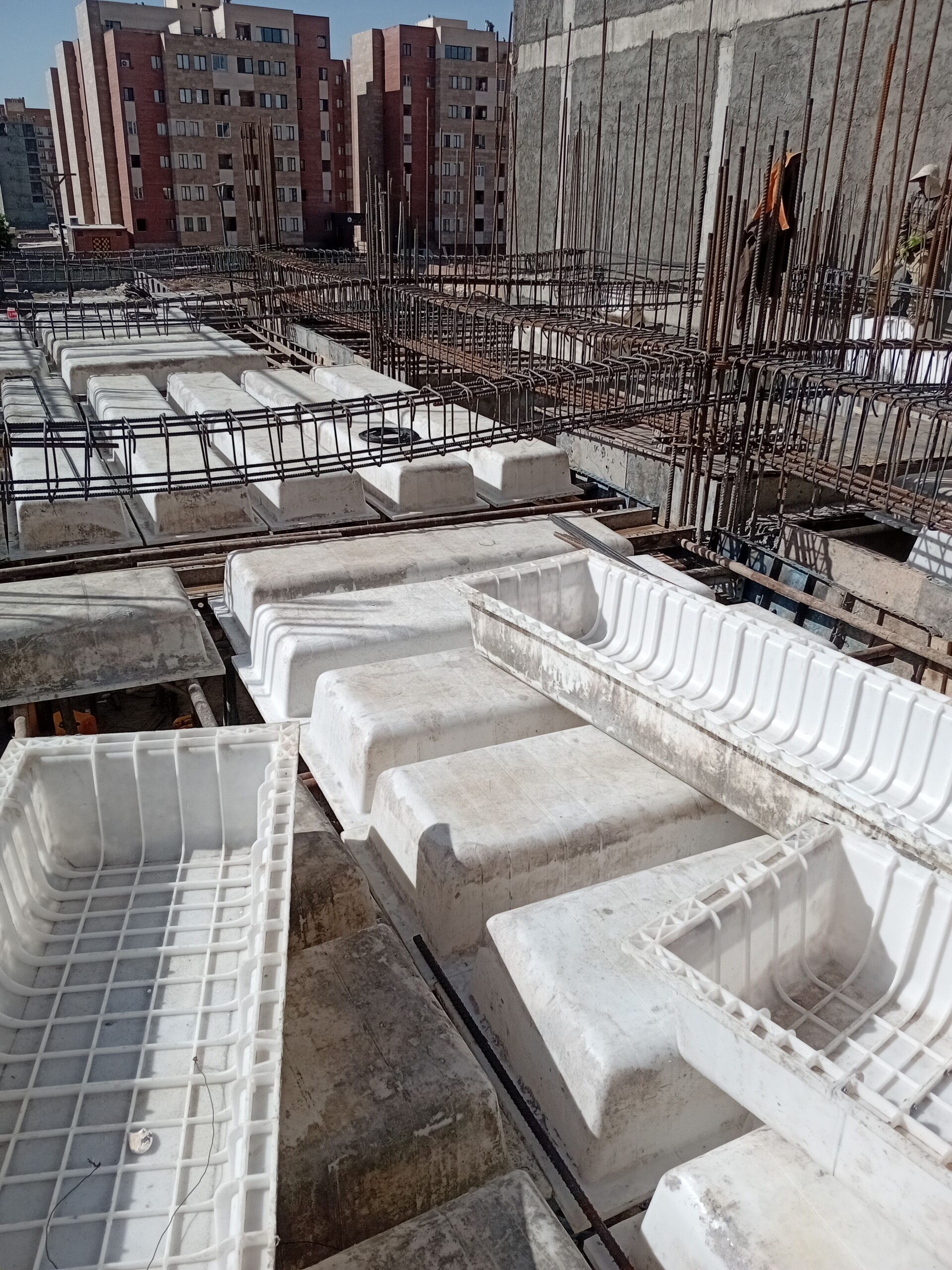 اوستا کار قالب بند سیم بند هستم جوشکاری سیار هم دا