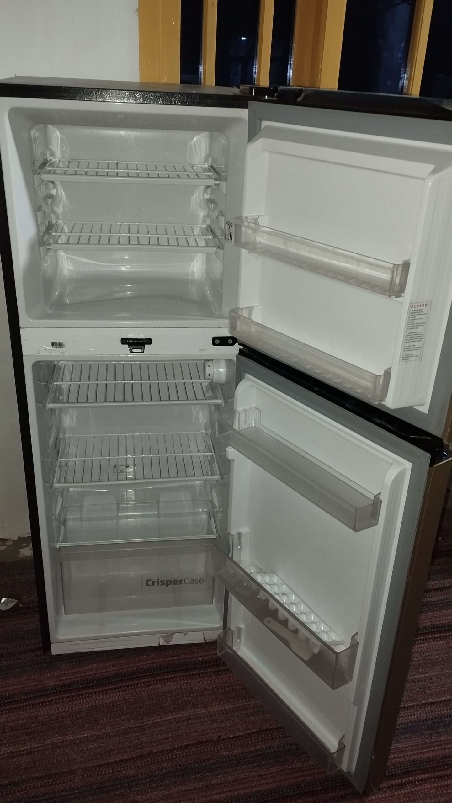 یخچال پاکستانی کم استفاده شده به خاطری نبود برق در