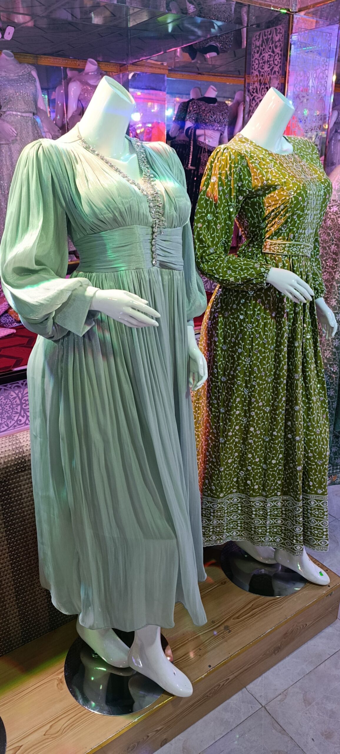 گودی های چینایی برای لباس فروشی