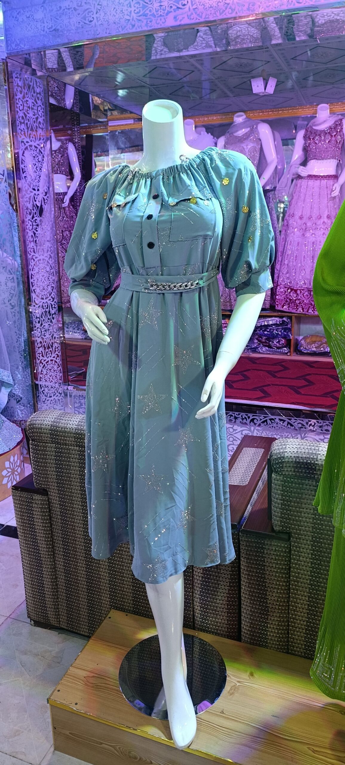 گودی های چینایی برای لباس فروشی