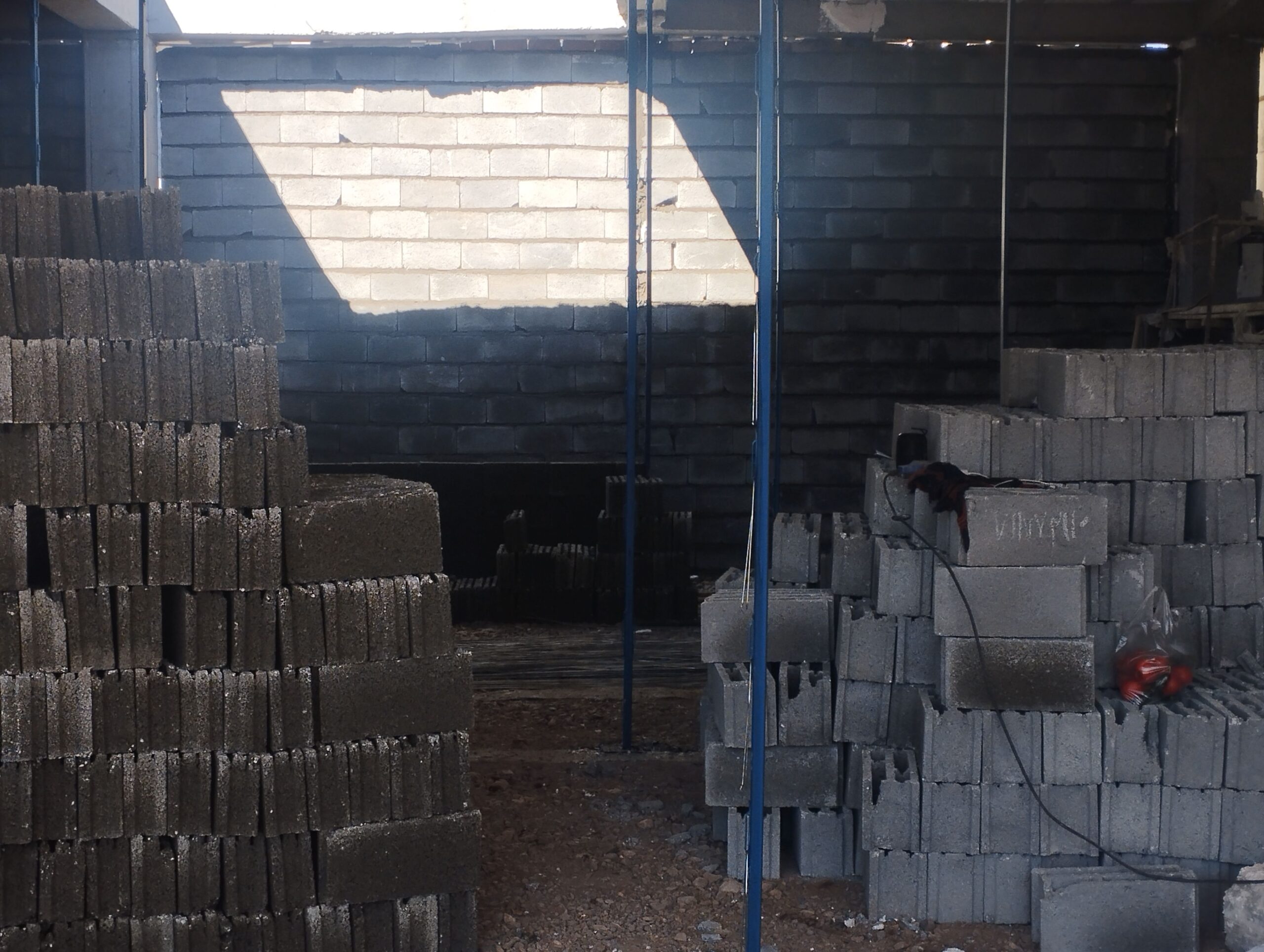 اوستا کار قالب بند سیم بند هستم جوشکاری سیار هم دا