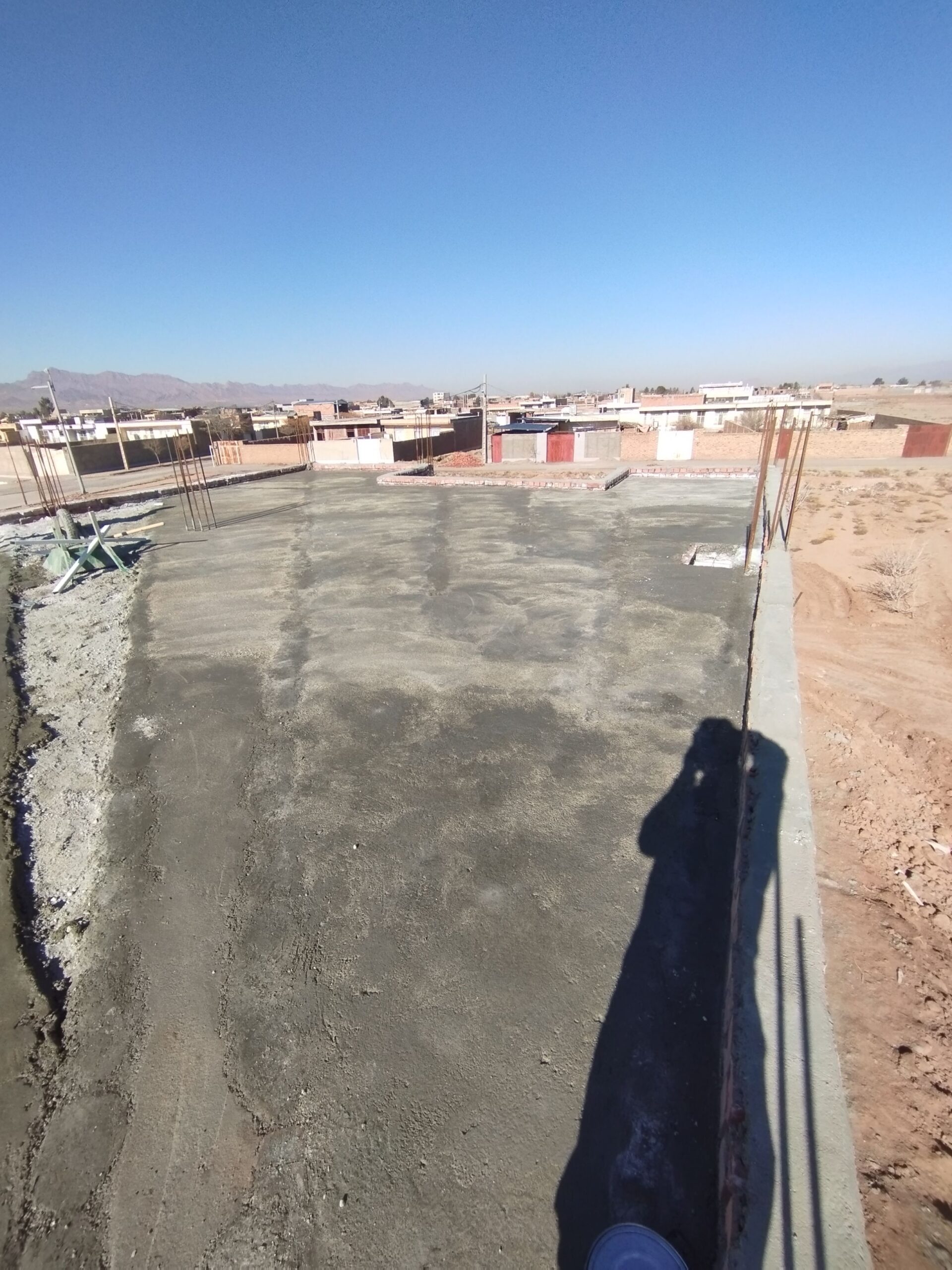 اوستا کار قالب بند سیم بند هستم جوشکاری سیار هم دا