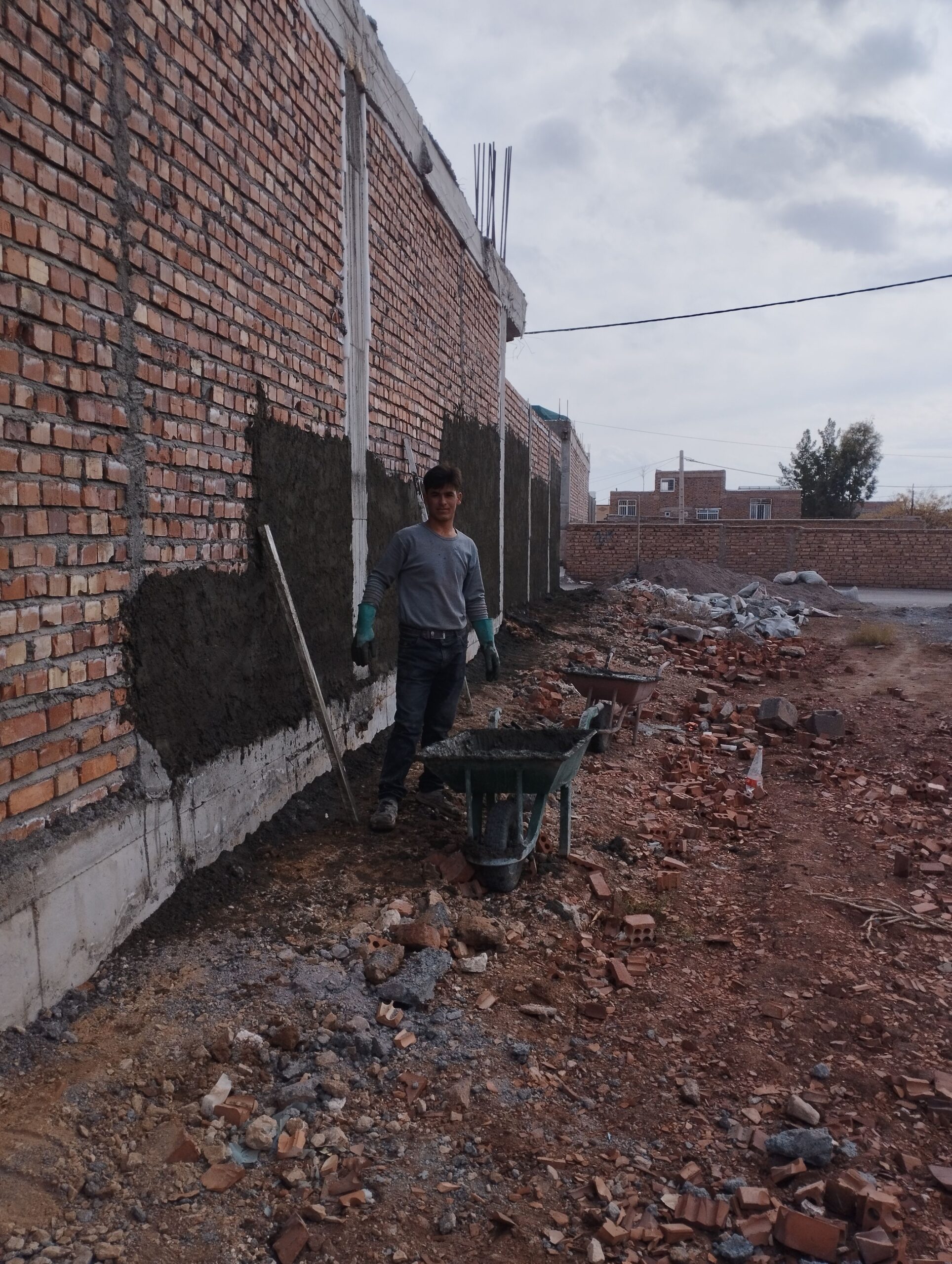 اوستا کار قالب بند سیم بند هستم جوشکاری سیار هم دا