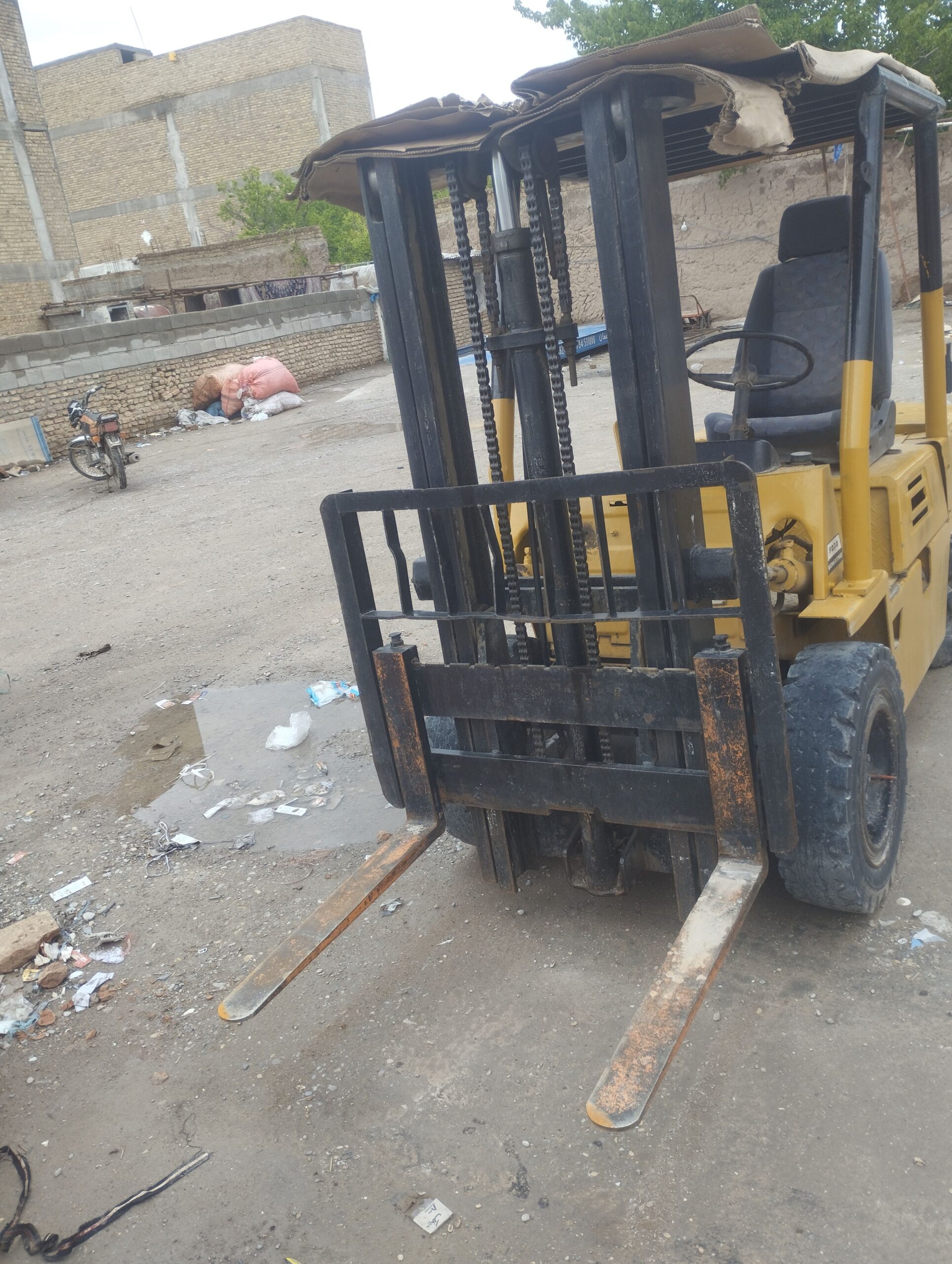 لیفتراک 3500کیلو باره به راحتی بلند میکنه