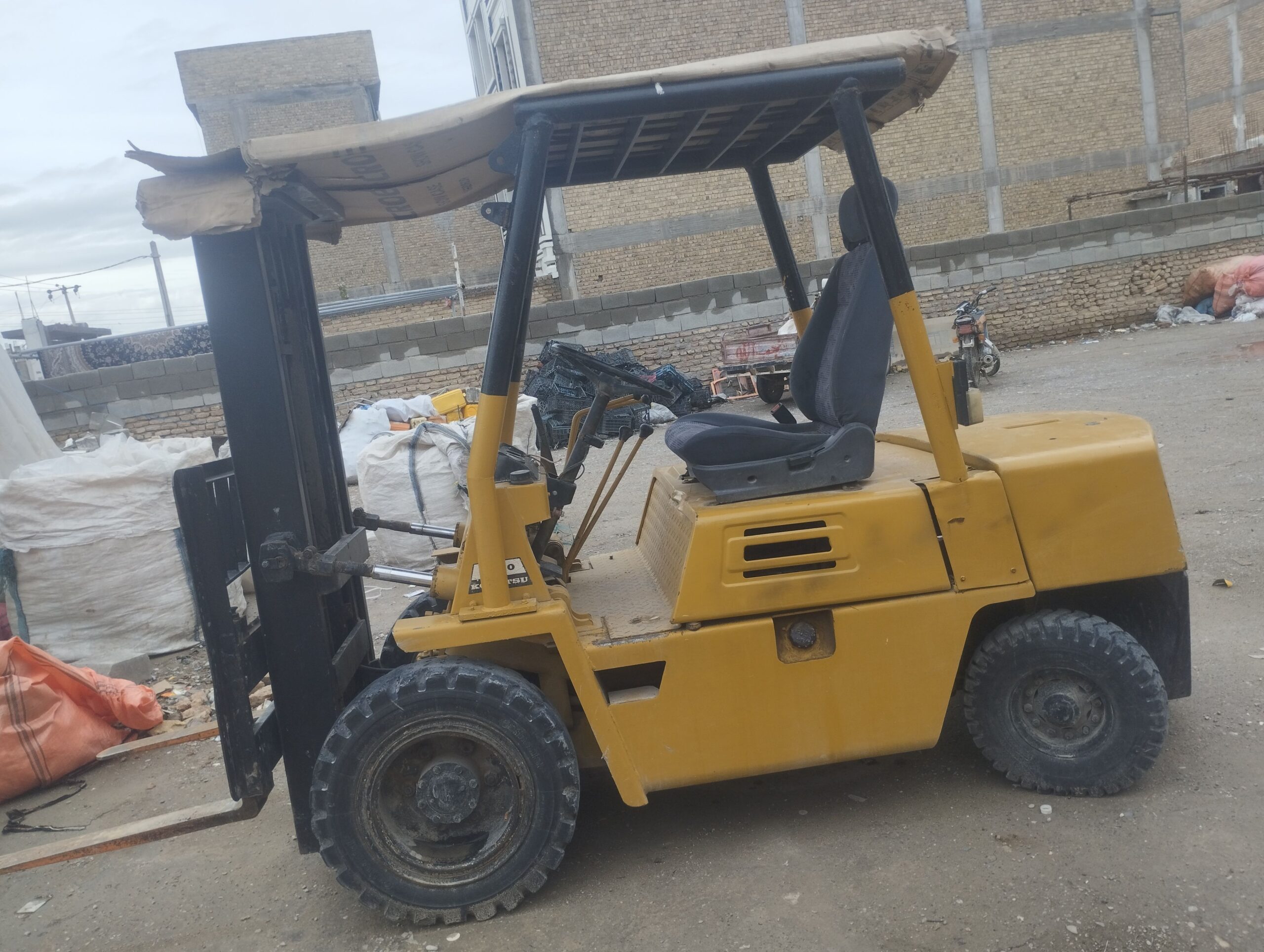 لیفتراک 3500کیلو باره به راحتی بلند میکنه