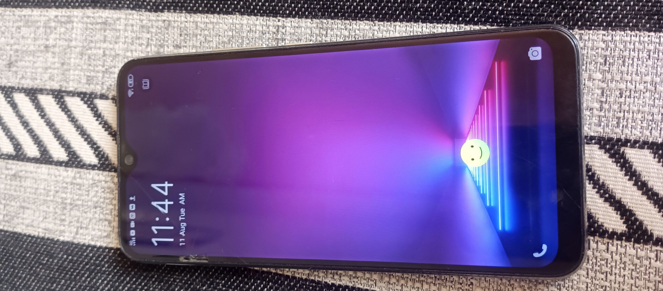 Vivo Y17 سالم، کمی شکستگی دارد، برای فروش