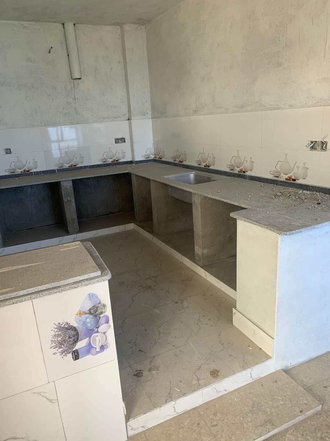 خانه فروشی و گروی سه منزله پخته کانکریت