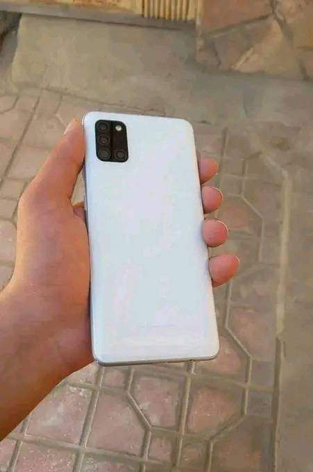 یک عدد موبایل فروشی A31