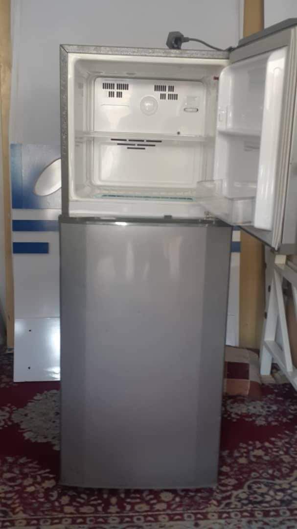 یک پایه یخچال فروشی