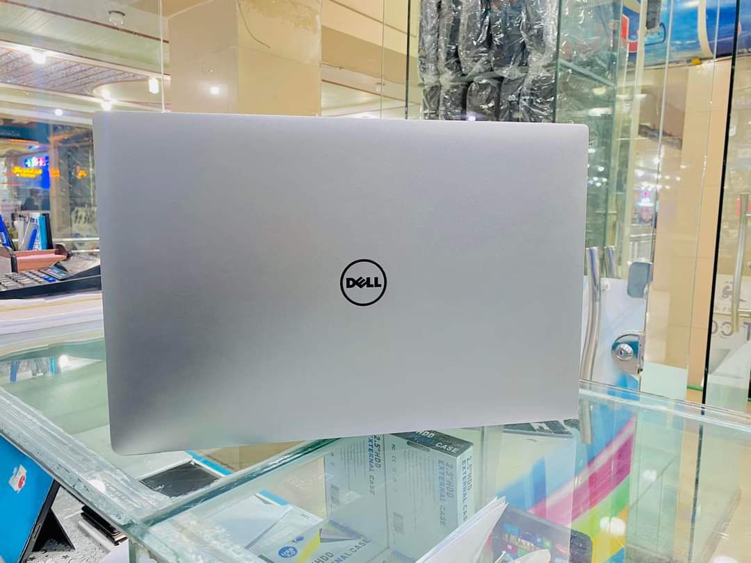 DELL XPS 15 9560 CORE i7