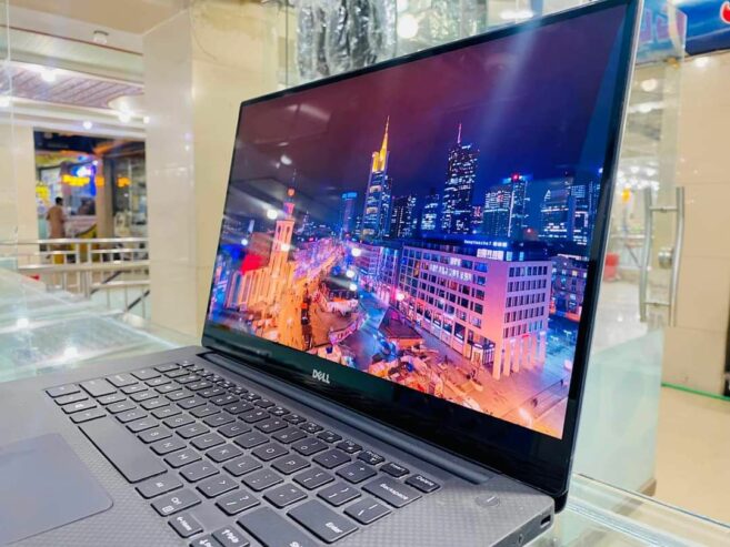 DELL XPS 15 9560 CORE i7