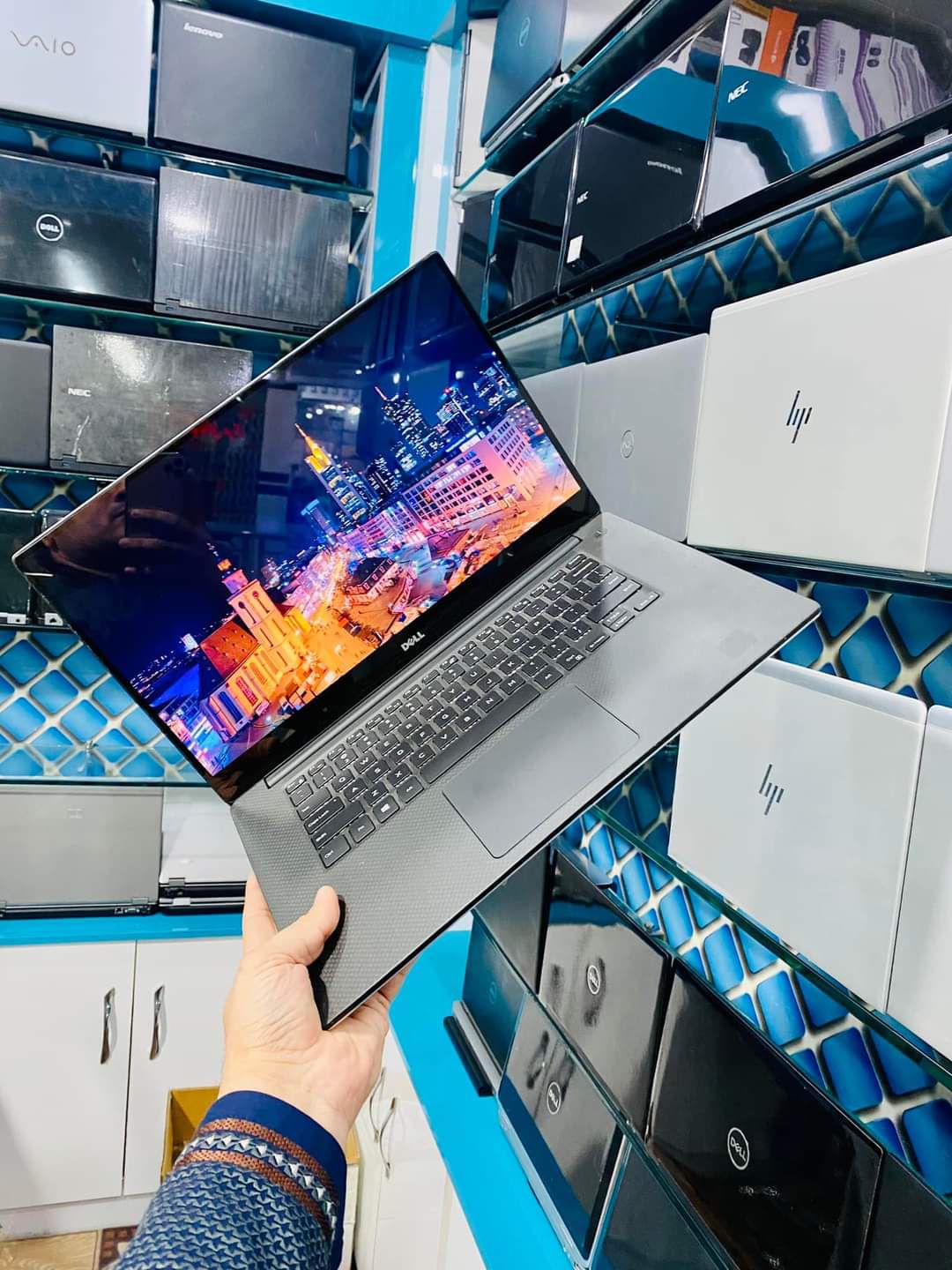 DELL XPS 15 9560 CORE i7